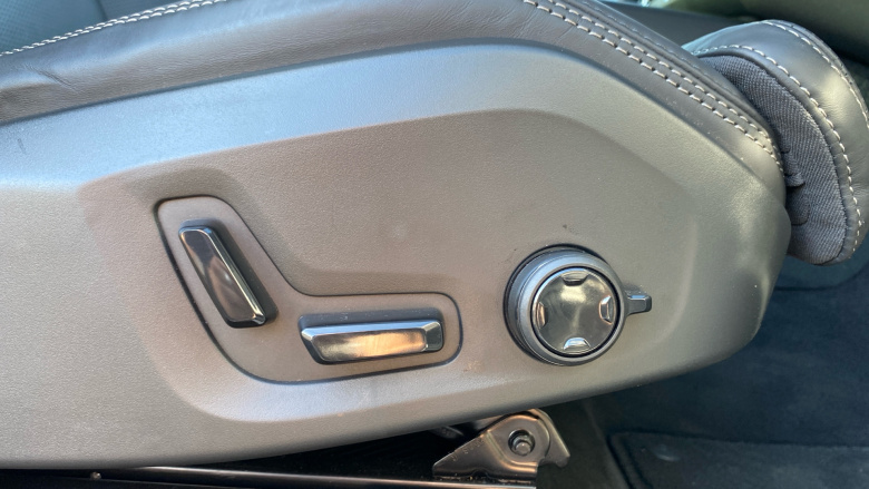 Volvo XC60 2.0 B5P Ultra Dark 5dr AWD Geartronic Petrol Estate